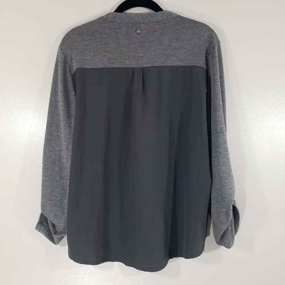 PRANA Ashlyn heather grey mixed media tab sleeve split 'V' neck hi low blouse - Picture 11 of 12